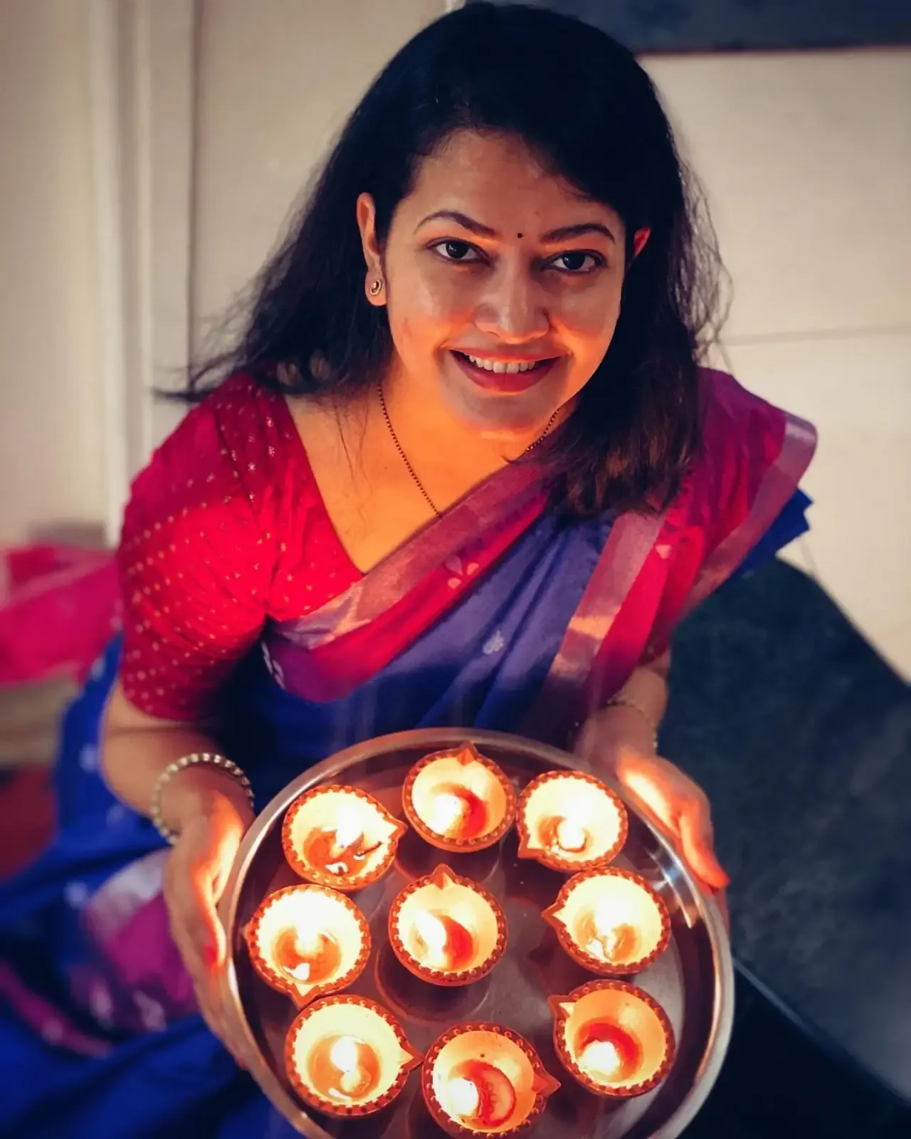 MAHARASHTRA SINGER PRIYANKA BARVE IN TRADITIONAL BLUE SAREE 1